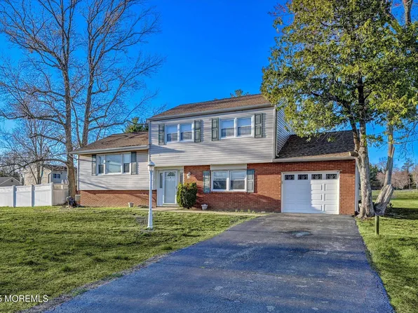 42 Kipling Way, Manalapan, NJ 07726