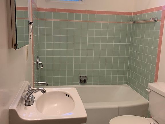 5th image of 464 Waverley St