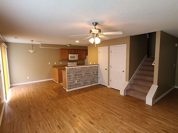 3rd image of 823 Whitetail Ct #823