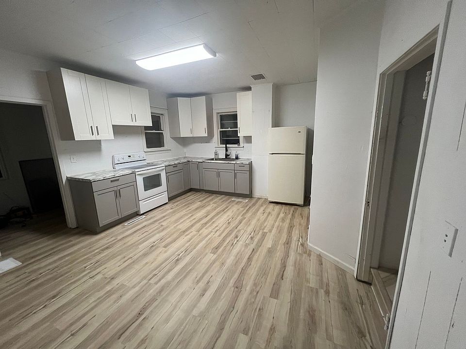 1st image of 214 Crawford St