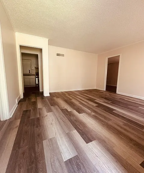4051 Southlawn Ave — Photo 2