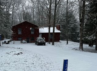 124 Pine Tree Rd, Shohola, PA 18458
