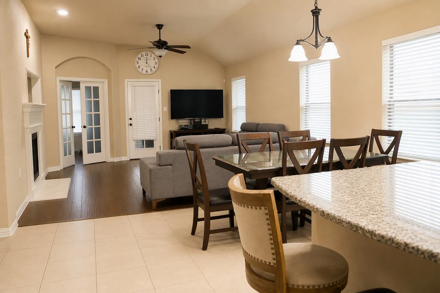 3 bed, 2081 sqft, $2,500 — Photo 2