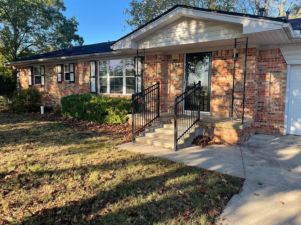 2 Rock Creek Dr
