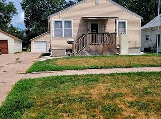 718 N Minnesota Ave, Hastings, NE 68901