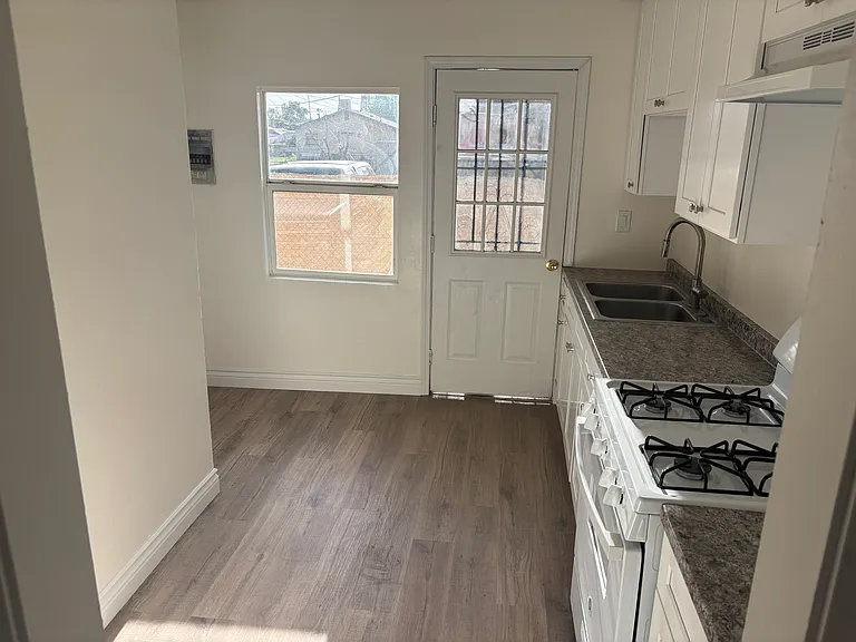 527 Villa St #1 — Photo 10