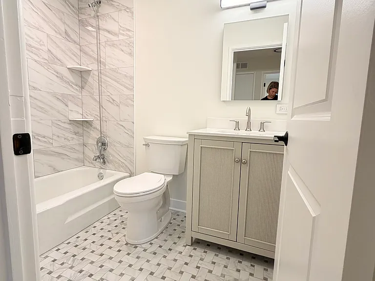7353 Blackburn Ave #206 — Photo 15