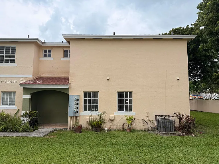 18774 SW 100th Ave #18774 — Photo 3