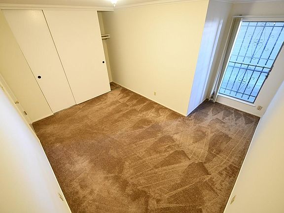 4th image of 524 E 17th St #9