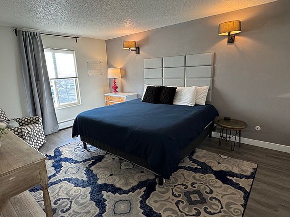5th image of 3154 Lakeside Dr APT 303