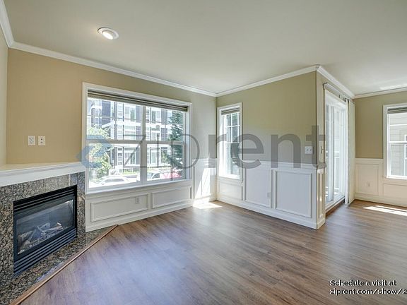 4th image of 3625 Phinney Ave N #A