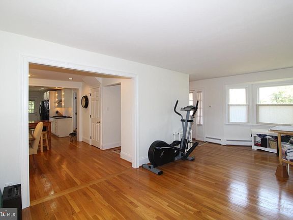 3rd image of 111 Dunbarton Dr