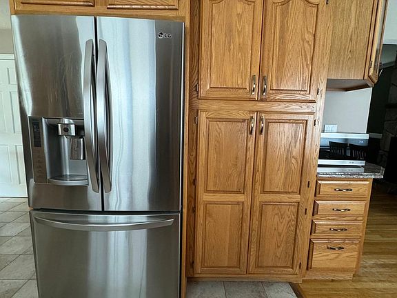 Lots of cabinet space in kitchen