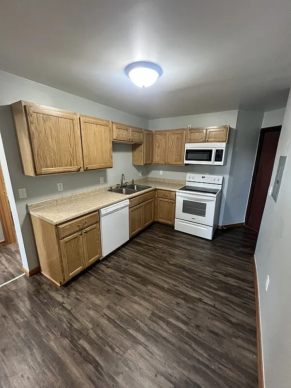 2 bed, 1.0 bath, $1,299 — Photo 2