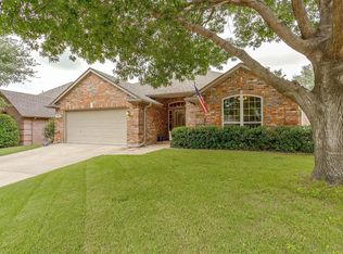 10416 Stonehill Dr, Benbrook, TX 76126