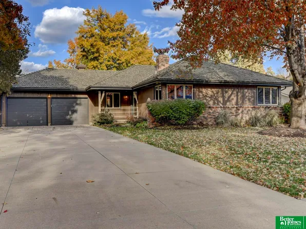 9704 Louis Dr, Omaha, NE 68114