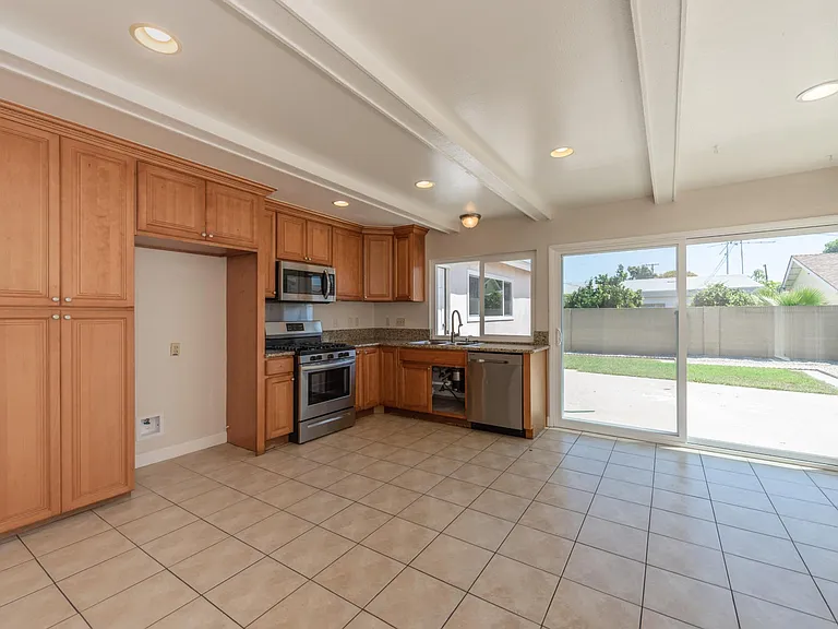 16752 Leafwood Cir — Photo 5