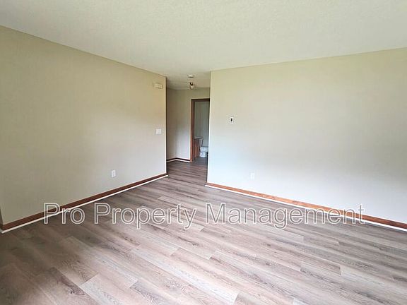 4th image of 42 Lyric Ave