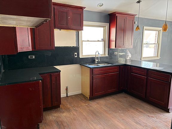 5th image of 370 Clyde Ave