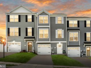 48 Overlook Dr, Hanover, PA 17331