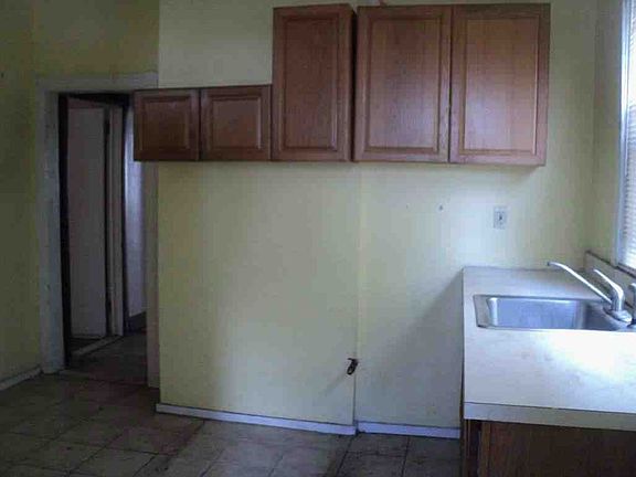5th image of 105 N 16th St