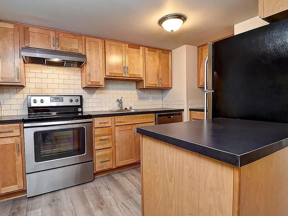1st image of 14018 1/2 Midvale Ave N