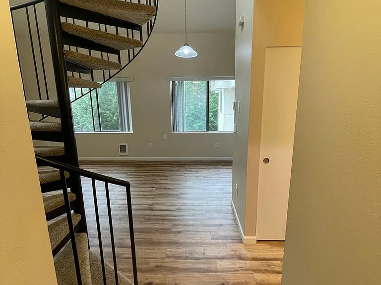 First Hill Apartments — Photo 21