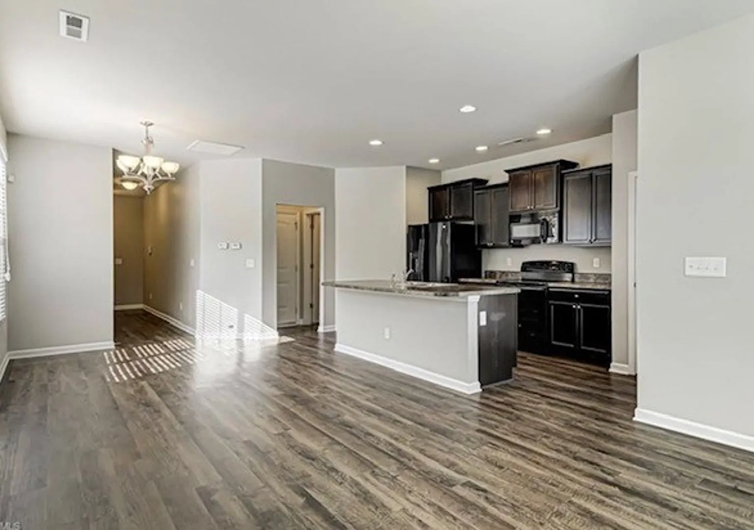 Coming Soon-3 Bedroom 2.5 Townhome — Photo 3