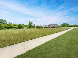 1824 Lake Charles Dr, Vernon Hills, IL 60061