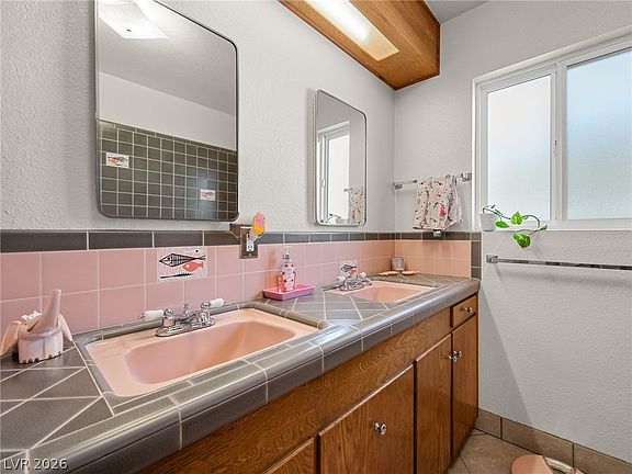 4th image of 1800 Cochran St
