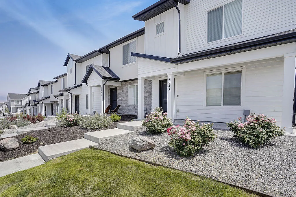 Little Valley Luxury Townhomes — Photo 1