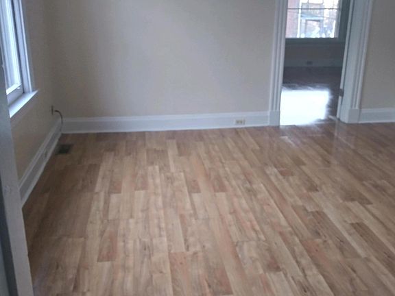 3rd image of 947 Thornton St