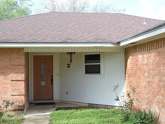 3rd image of 132 W Daffodil Ave