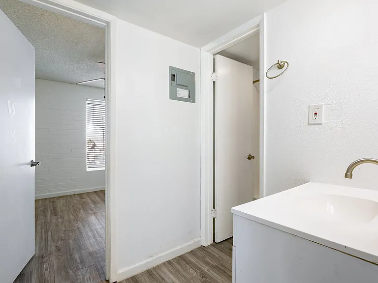 Park West Apartments — Photo 10