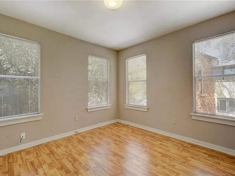 1305 Lorrain St #E — Photo 15