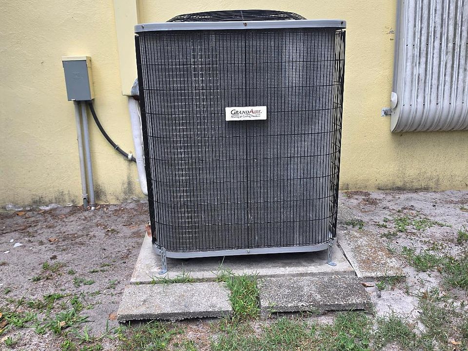 1st image of 325 SE 16th Avenue