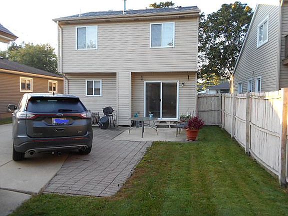 2nd image of 715 Dewey St
