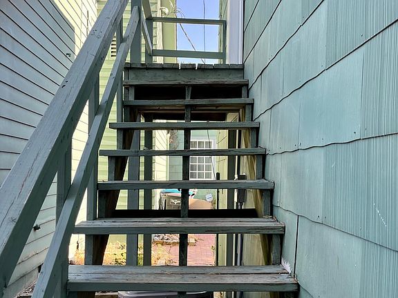 Stairs to enter the apartment