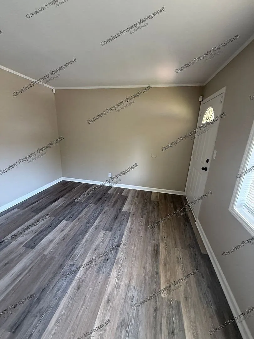 2 bed, 1.0 bath, $775 — Photo 3