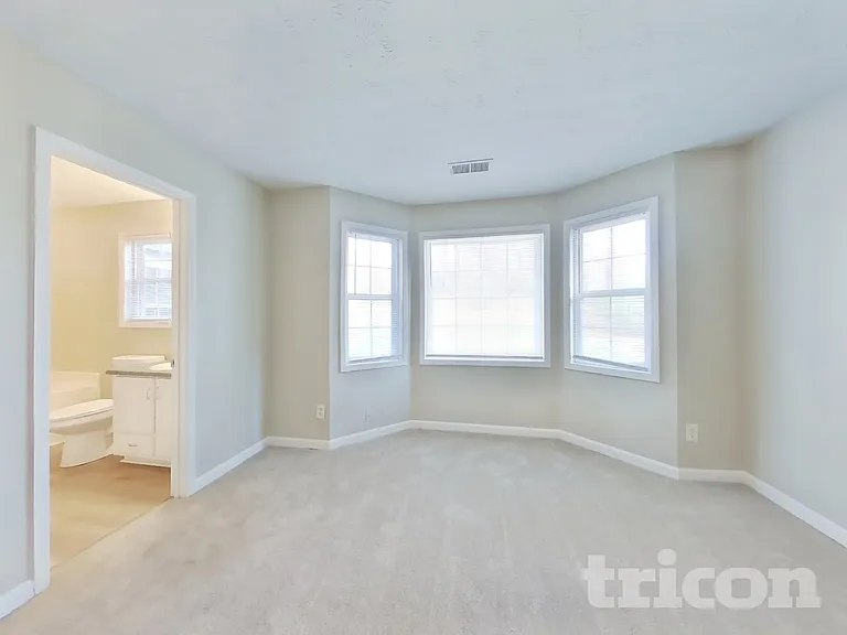 211 Robin Ln — Photo 9