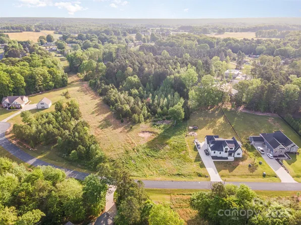 400 Forest View Dr, Kannapolis, NC 28081