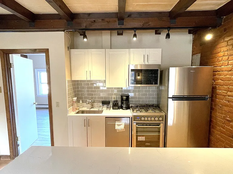 32 Trumbull St #4 — Photo 7
