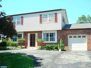 1110 Silver Lake Ln, Blue Bell, PA 19422