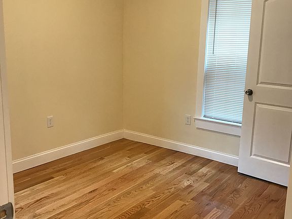 5th image of 20 Rockdale Ave