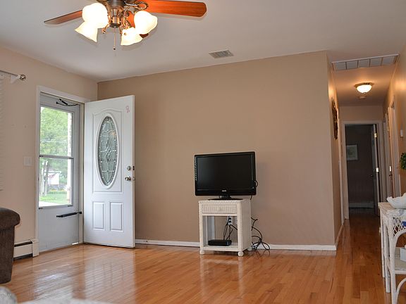 4th image of 301 Hemlock Dr