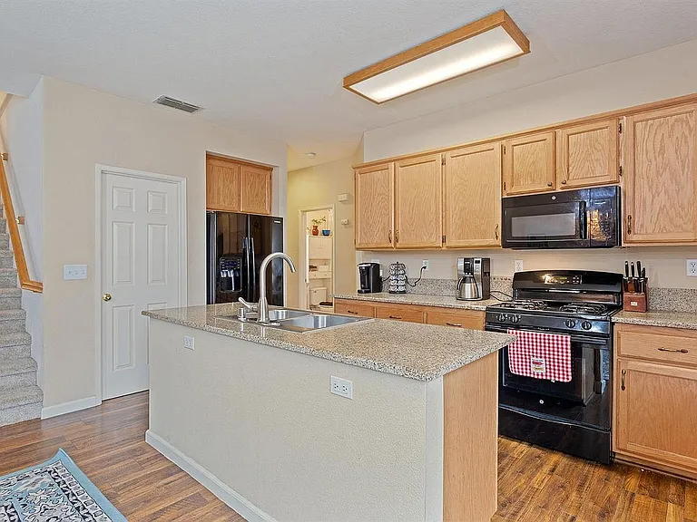 8717 Elfin Ct — Photo 10