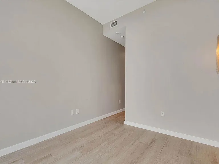 45 SW 9th St #4509 — Photo 18