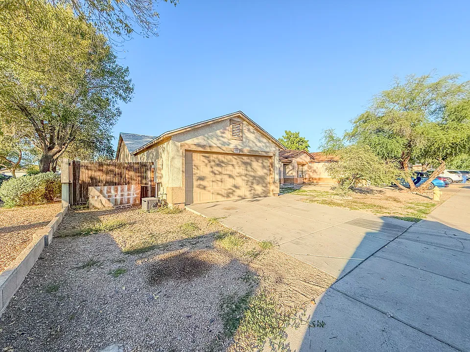 11818 W Aster Dr