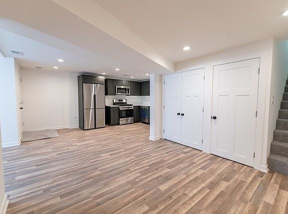 3rd image of 4853 N Kenmore Ave #B