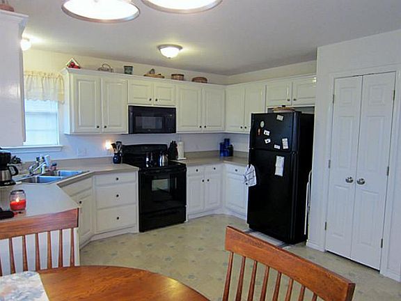3rd image of 1637 Turtledove Dr